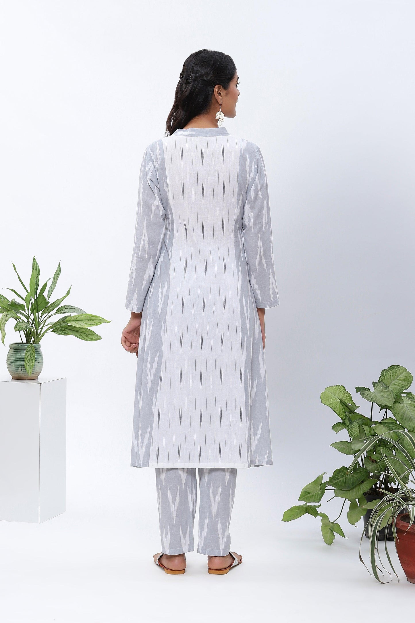 Shravani Grey and White Ikkat Kurta Set