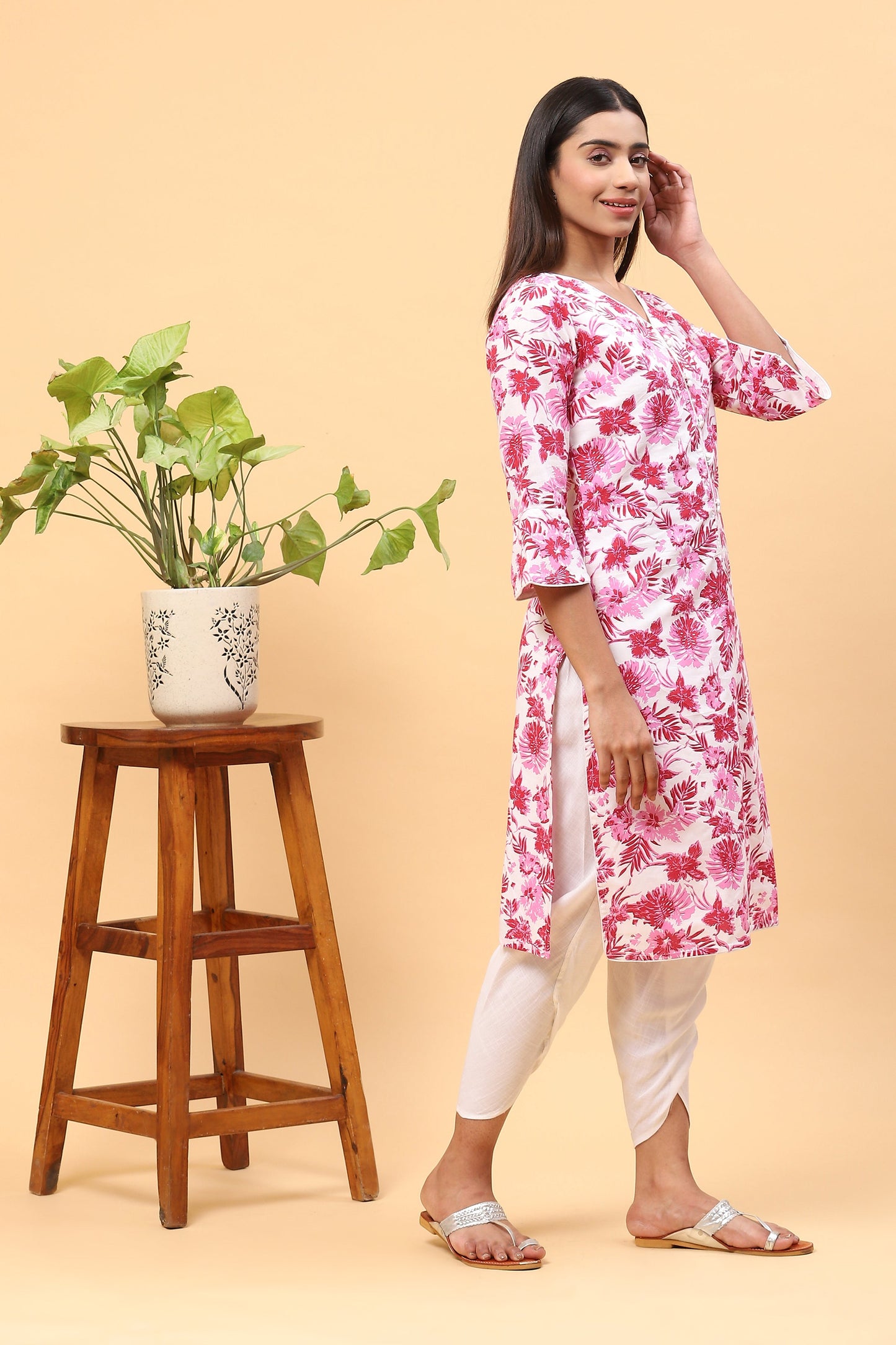Pihu Daisy White Floral Print Kurta with Tulip Pants