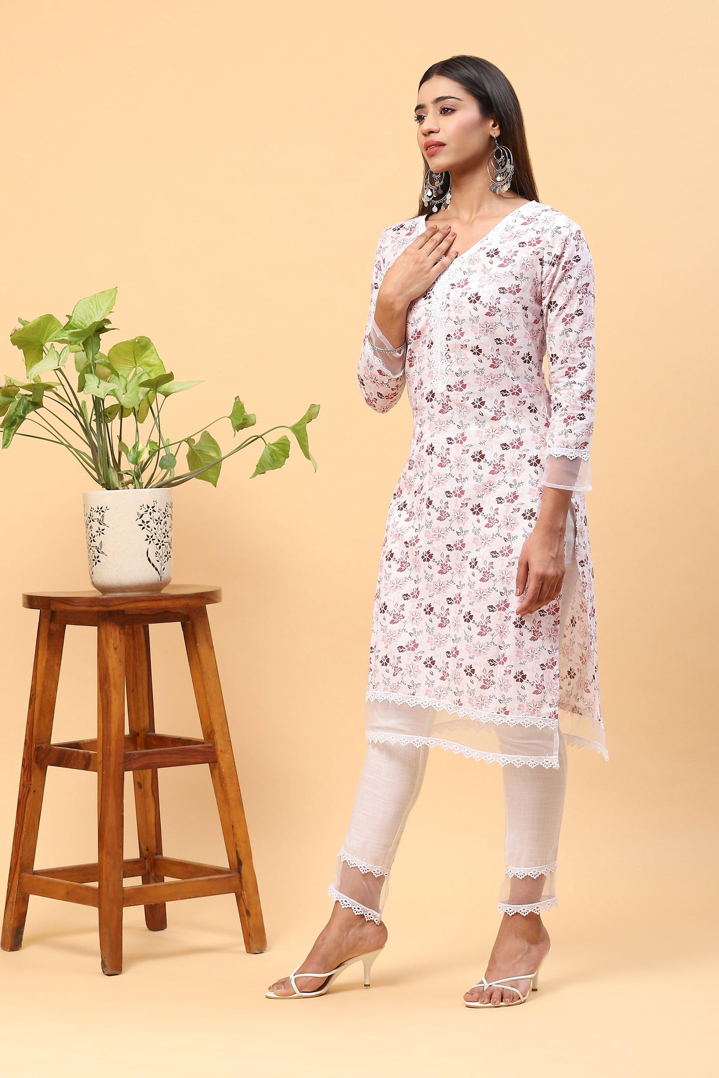 Pihu Optic White Floral Kurta Set