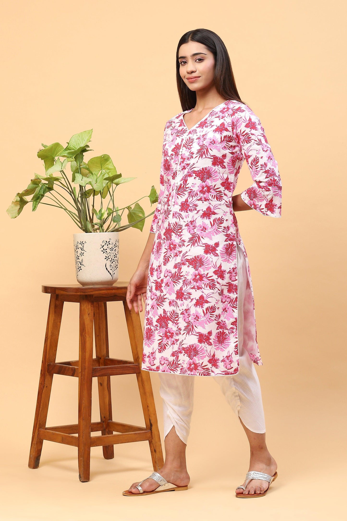 Pihu Daisy White Floral Print Kurta with Tulip Pants