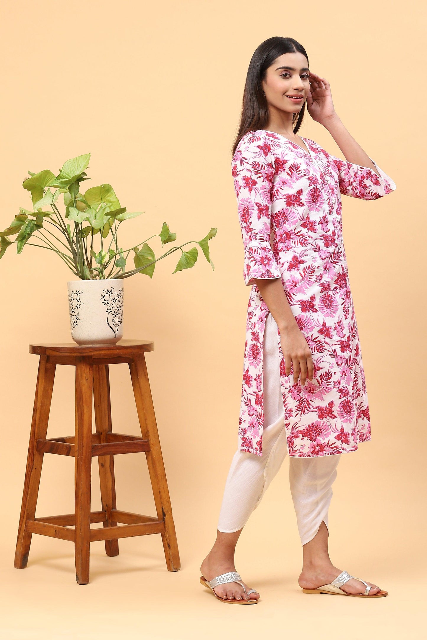 Pihu Daisy White Floral Print Kurta with Tulip Pants